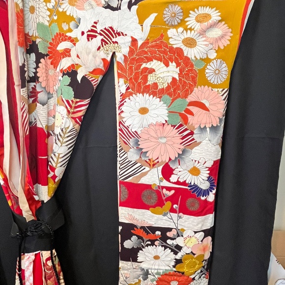 Vintage Furisode Kimono from Japan In Excellent Condition - Picture 3 of 6